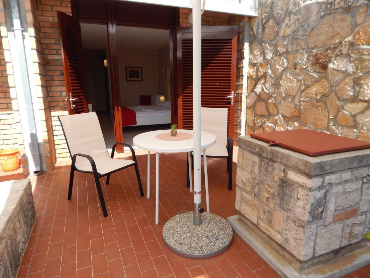 Apartmani Jutro Novalja Exterior foto