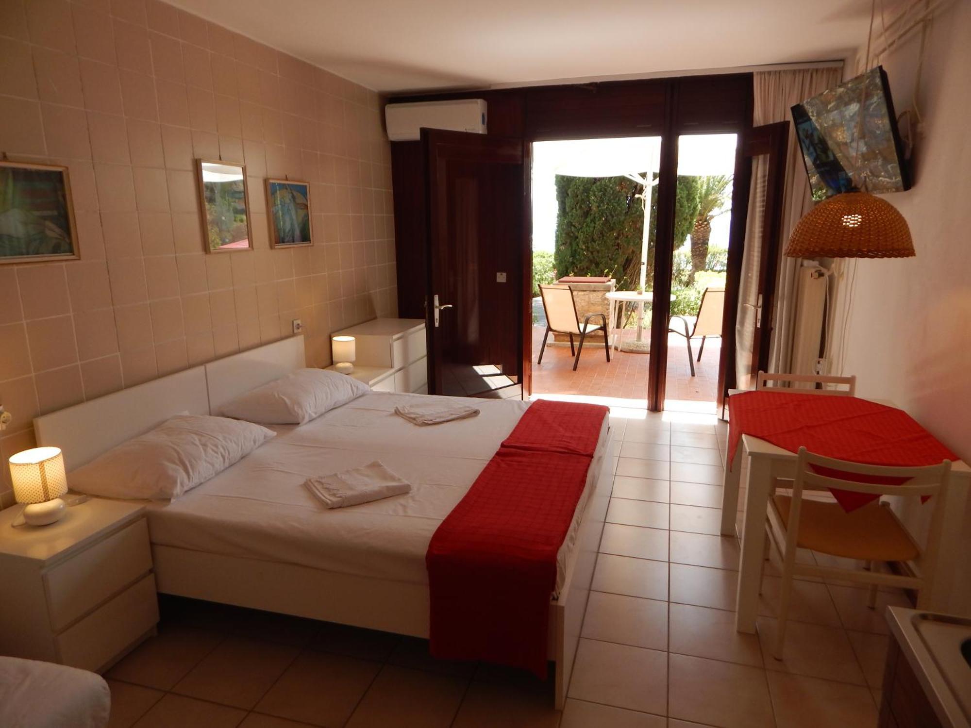 Apartmani Jutro Novalja Habitación foto